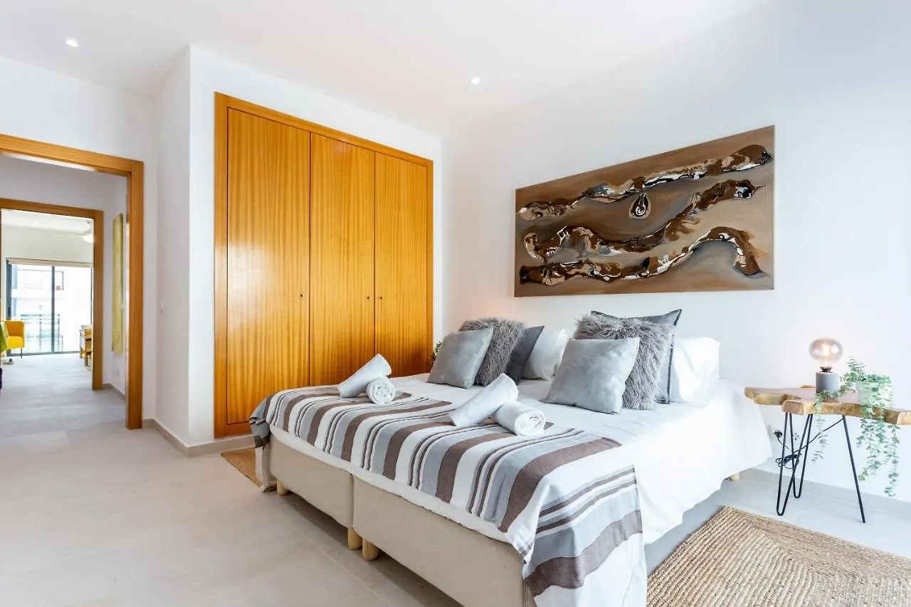 Art-Inspired Modern Apartment Lagos 0*,