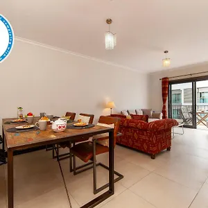 B04 - Luxury 2 Bed W Terrace Pool Apartment