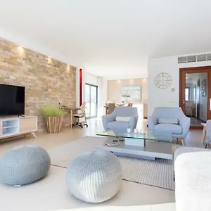 Spacious Balcony Family Apartment